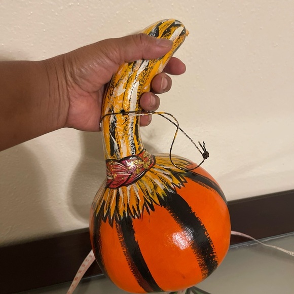 Handpainted Halloween GOURD Jack o
Lantern Scarecrow Pumpkin Signed - Picture 10 of 11